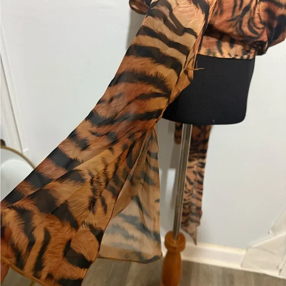 Fashion Nova Tiger Animal Print Top - Picture 6 of 9